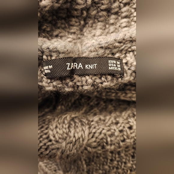 Zara Knit Grey Sweater - Size Medium - Picture 2 of 5